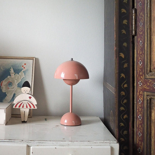 Lunarglo Table Lamp – Wireless Designer Lamp with Timeless Mid-Century Style