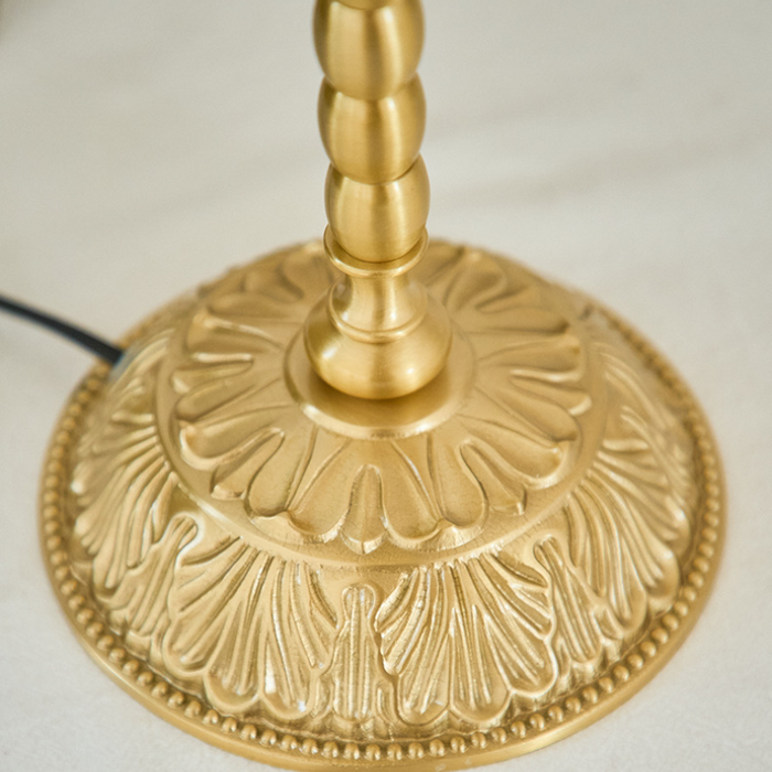 RoseLamp Brass Flower Table Lamp – Vintage Elegance with Floral Inspiration