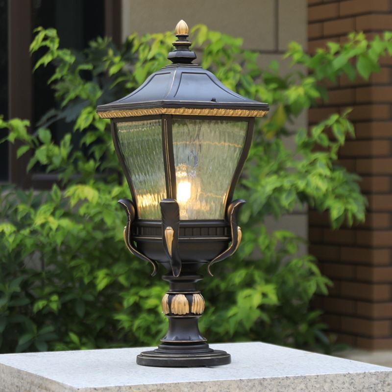 Timeless Outdoor Lantern – Modern LED Pillar Light for Outdoor Spaces
