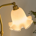 RoseLamp Brass Flower Table Lamp – Vintage Elegance with Floral Inspiration