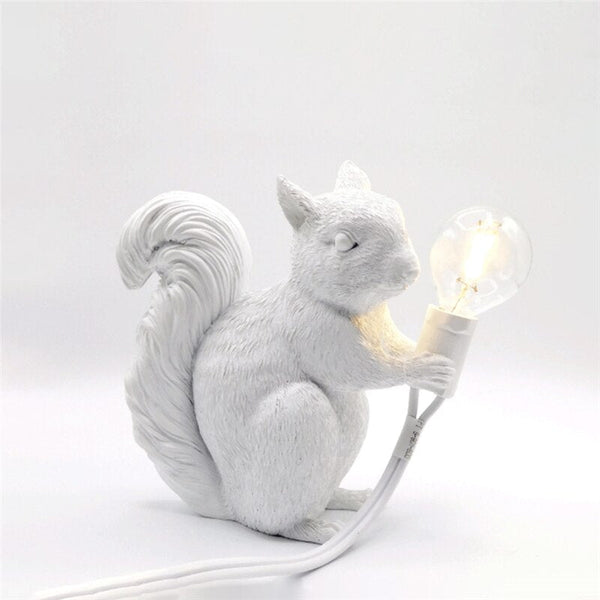 Nordic Squirrel Table Lamp – Decorative Animal Lighting | Scandinavian Kids’ Room Accent