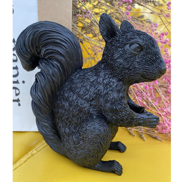 Nordic Squirrel Table Lamp – Decorative Animal Lighting | Scandinavian Kids’ Room Accent