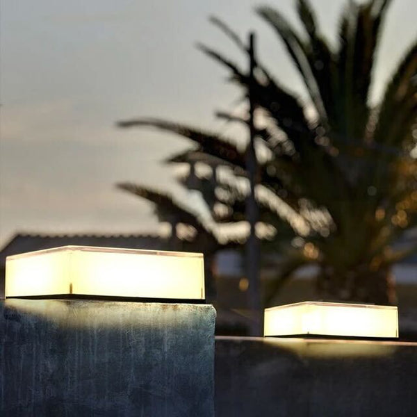 Modern Solar Outdoor Lamp – Flat Out Solar LED Light | IP65 Weather-Resistant Outdoor Lighting