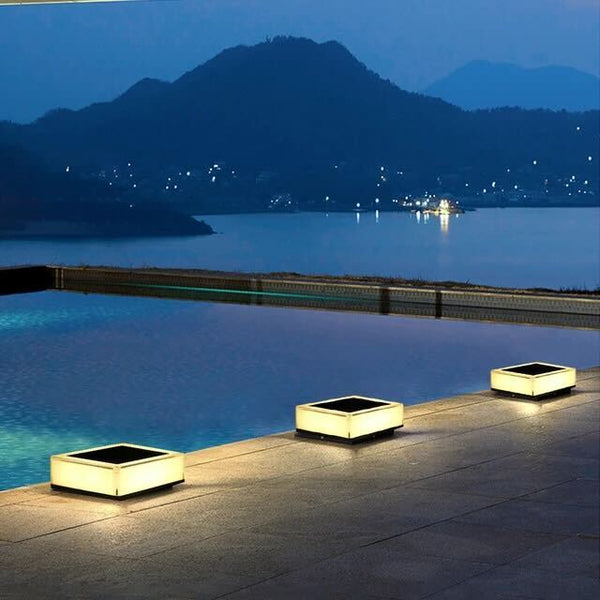 Modern Solar Outdoor Lamp – Flat Out Solar LED Light | IP65 Weather-Resistant Outdoor Lighting