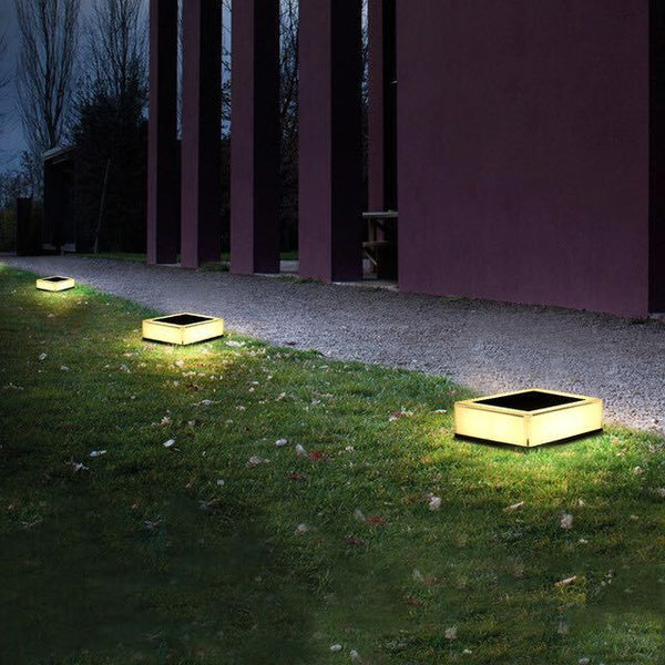 Modern Solar Outdoor Lamp – Flat Out Solar LED Light | IP65 Weather-Resistant Outdoor Lighting