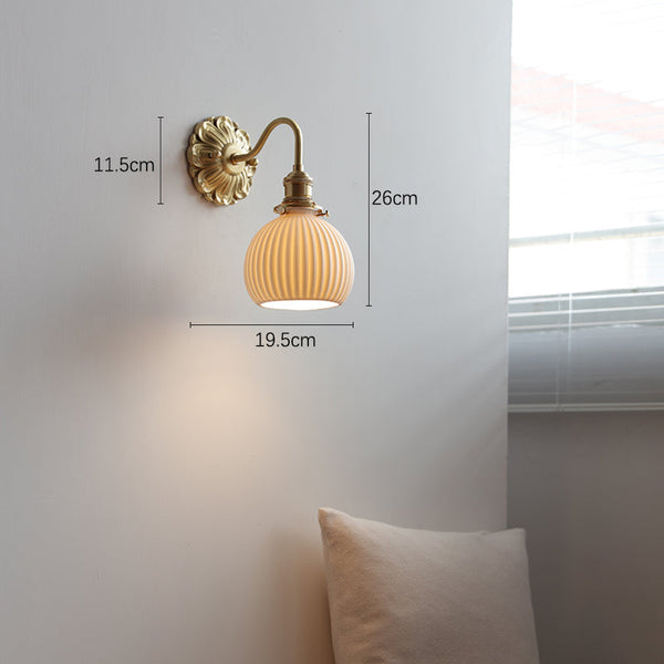 Heritage Brass Wall Light – Vintage Ceramic Sconce | Classic Traditional Accent Lighting