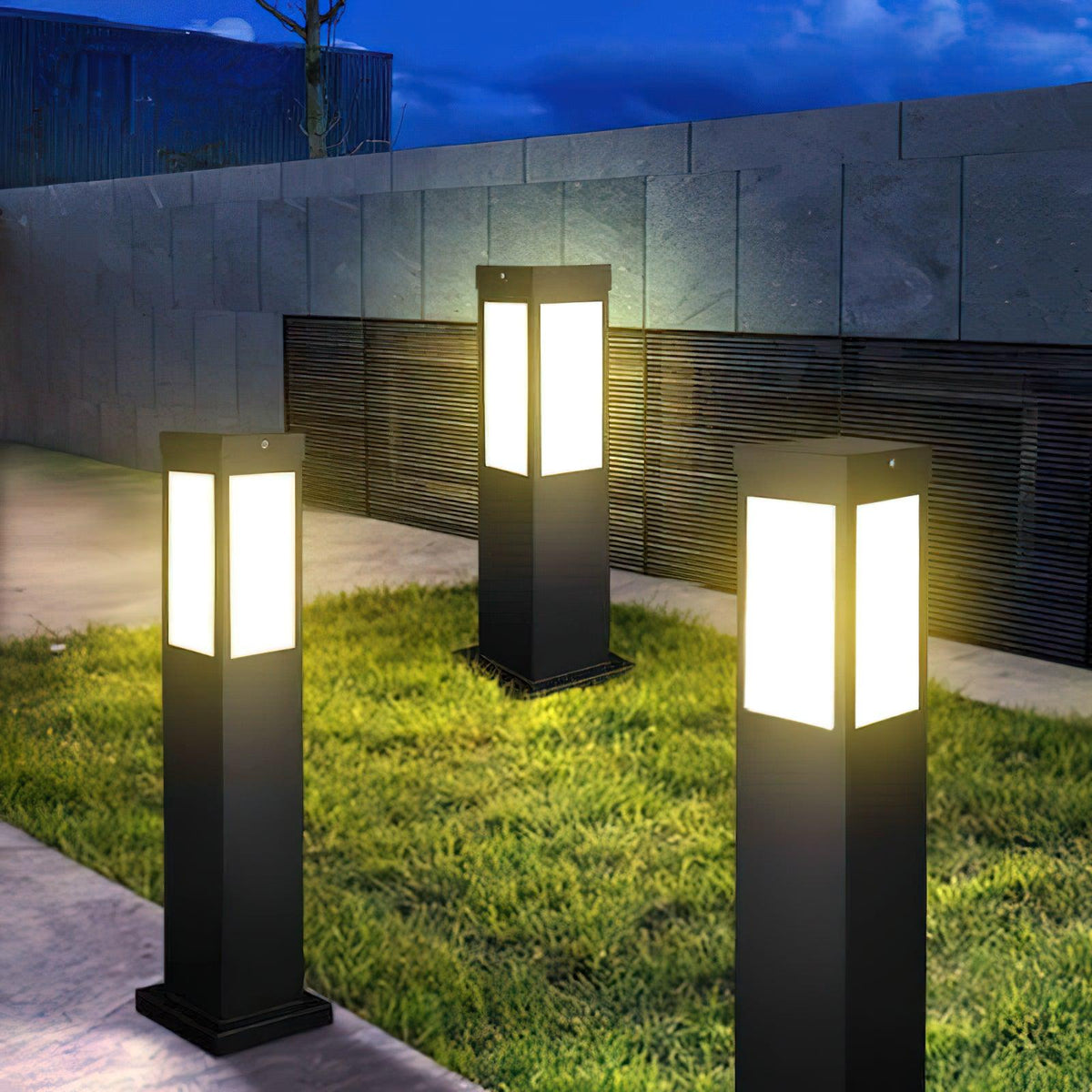 Kuzco Outdoor Lamp – Modern Architectural Wall Light | IP65 Weather-Resistant Exterior Lighting