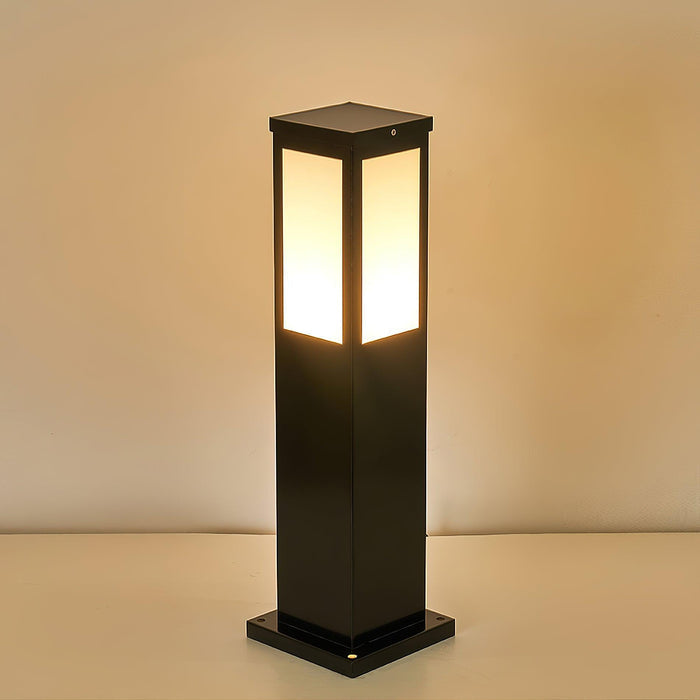 Kuzco Outdoor Lamp – Modern Architectural Wall Light | IP65 Weather-Resistant Exterior Lighting