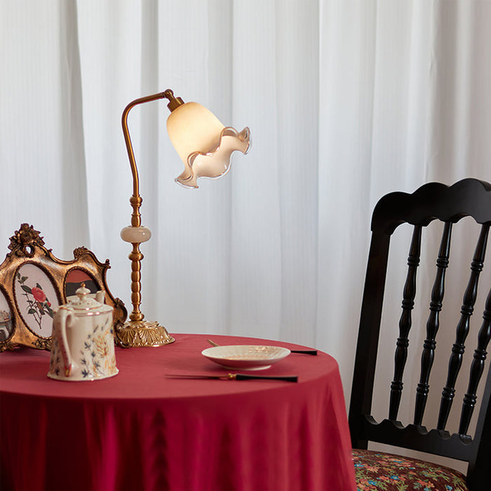 RoseLamp Brass Flower Table Lamp – Vintage Elegance with Floral Inspiration