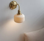 Heritage Brass Wall Light – Vintage Ceramic Sconce | Classic Traditional Accent Lighting
