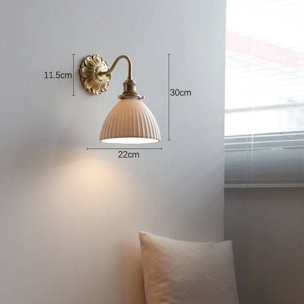 Heritage Brass Wall Light – Vintage Ceramic Sconce | Classic Traditional Accent Lighting