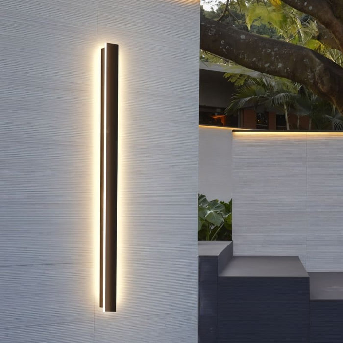 Helios LED Wall Light – Modern Outdoor Elegance with Timeless Appeal