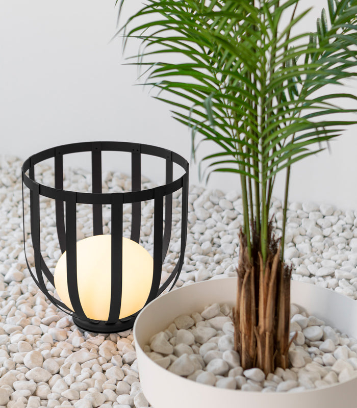 Luxurious Garden Lamp with Flower Box – Outdoor LED Planter Lamp | IP65 Decorative Garden Lighting