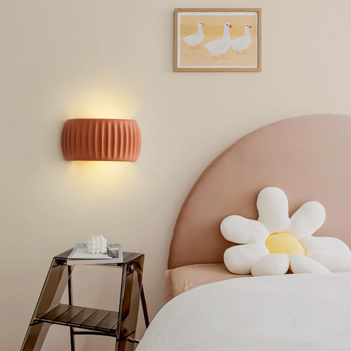 Nordic Ripple Wall Light – Sculptural Resin Sconce | Contemporary Scandinavian Accent Lighting