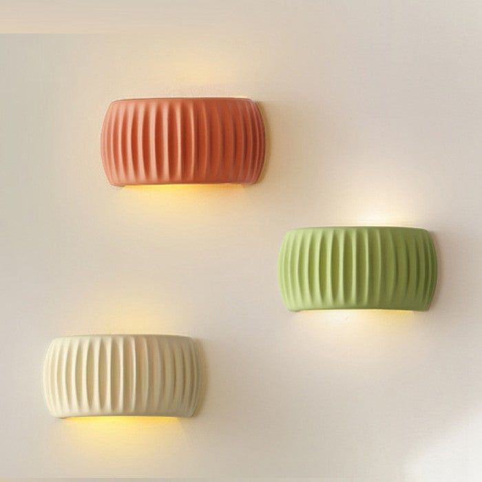 Nordic Ripple Wall Light – Sculptural Resin Sconce | Contemporary Scandinavian Accent Lighting