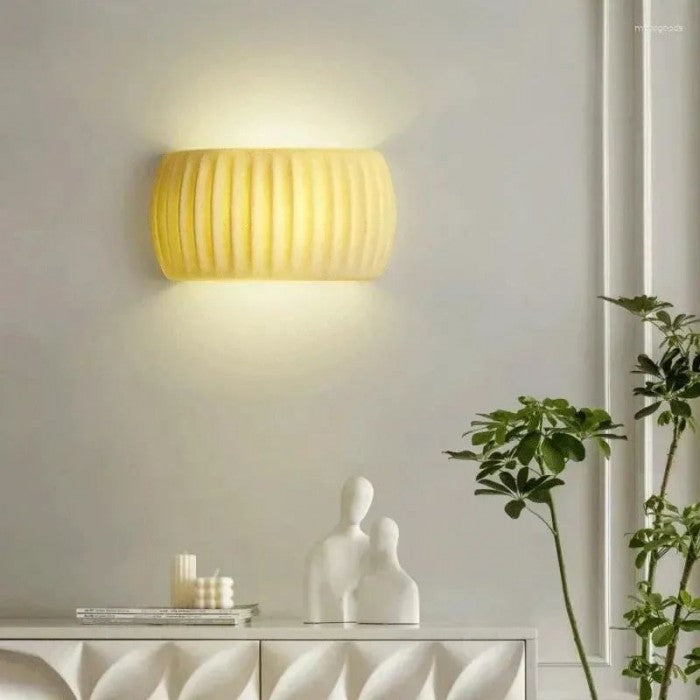 Nordic Ripple Wall Light – Sculptural Resin Sconce | Contemporary Scandinavian Accent Lighting