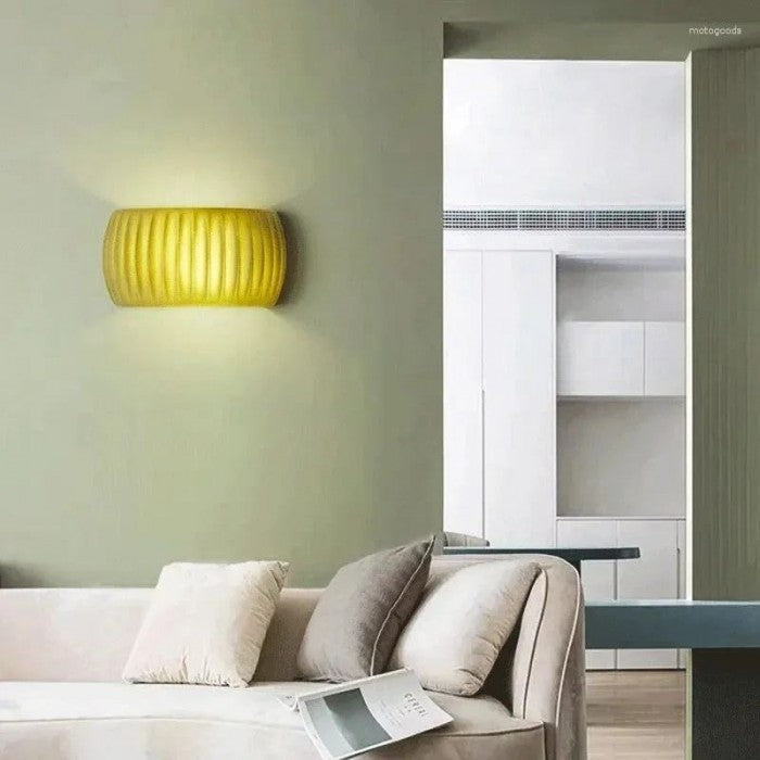 Nordic Ripple Wall Light – Sculptural Resin Sconce | Contemporary Scandinavian Accent Lighting