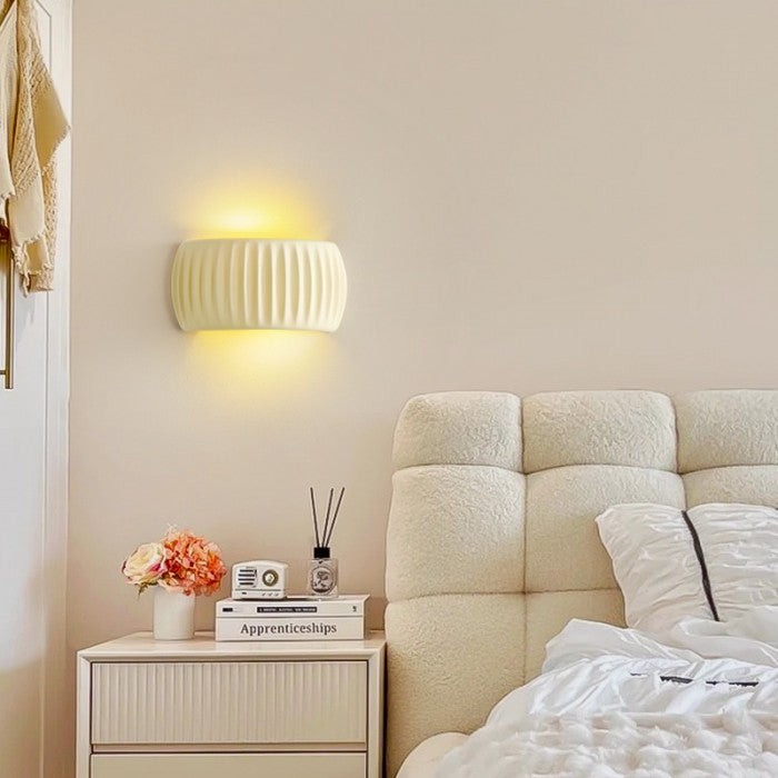 Nordic Ripple Wall Light – Sculptural Resin Sconce | Contemporary Scandinavian Accent Lighting